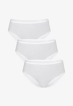 Mutande bianche di cotone. Tre paia esposti, caratterizzati da una texture morbida, una vita elasticizzata e un taglio arrotondato senza motivi visibili.