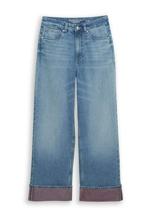 Hellblaue Jeans mit weitem Bein und umgeschlagenen Säumen in dunklerer Waschung, vordere Knopfverschluss und Fünf-Taschen-Design.