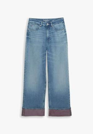 Hellblaue Jeans mit weitem Bein und umgeschlagenen Säumen in dunklerer Waschung, vordere Knopfverschluss und Fünf-Taschen-Design.