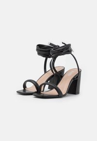 RAID Korolliset sandaalit - black