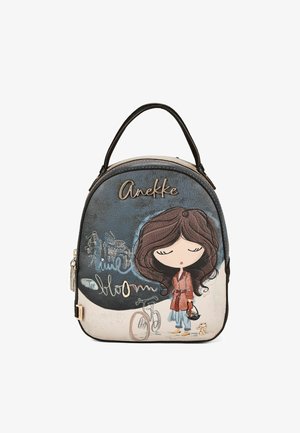 Piccola borsa con un'illustrazione di una ragazza che tiene un cesto, una bicicletta, un gatto e il nome del marchio Anekke sulla parte anteriore superiore.