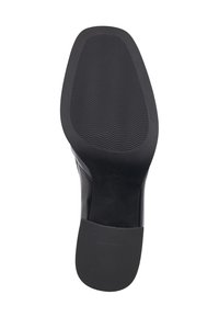 Semelle d'une chaussure habillée noire avec un motif texturé et ondulé sur l'avant-pied et un talon strié pour résister au glissement, taille marquée 37.