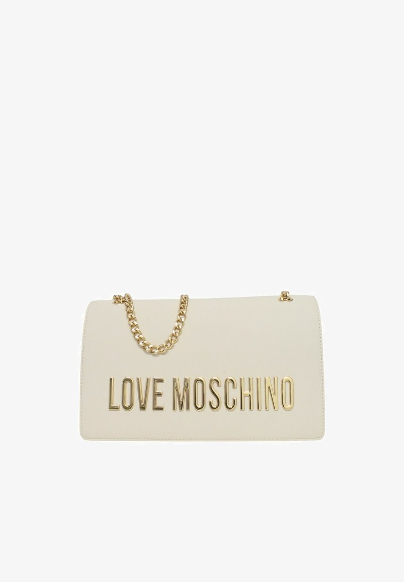 Borsa a mano in pelle color crema con cinghia a catena dorata e logo "LOVE MOSCHINO" in rilievo sulla parte anteriore. Forma rettangolare con texture liscia.