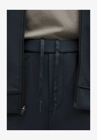 Niet geselecteerd, true navy