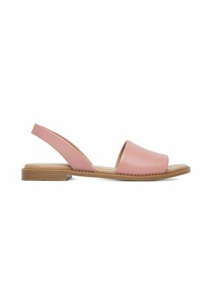 Sandalia plana de cuero rosa con puntera abierta, tira trasera y suela marrón claro, diseñada para uso casual y comodidad.
