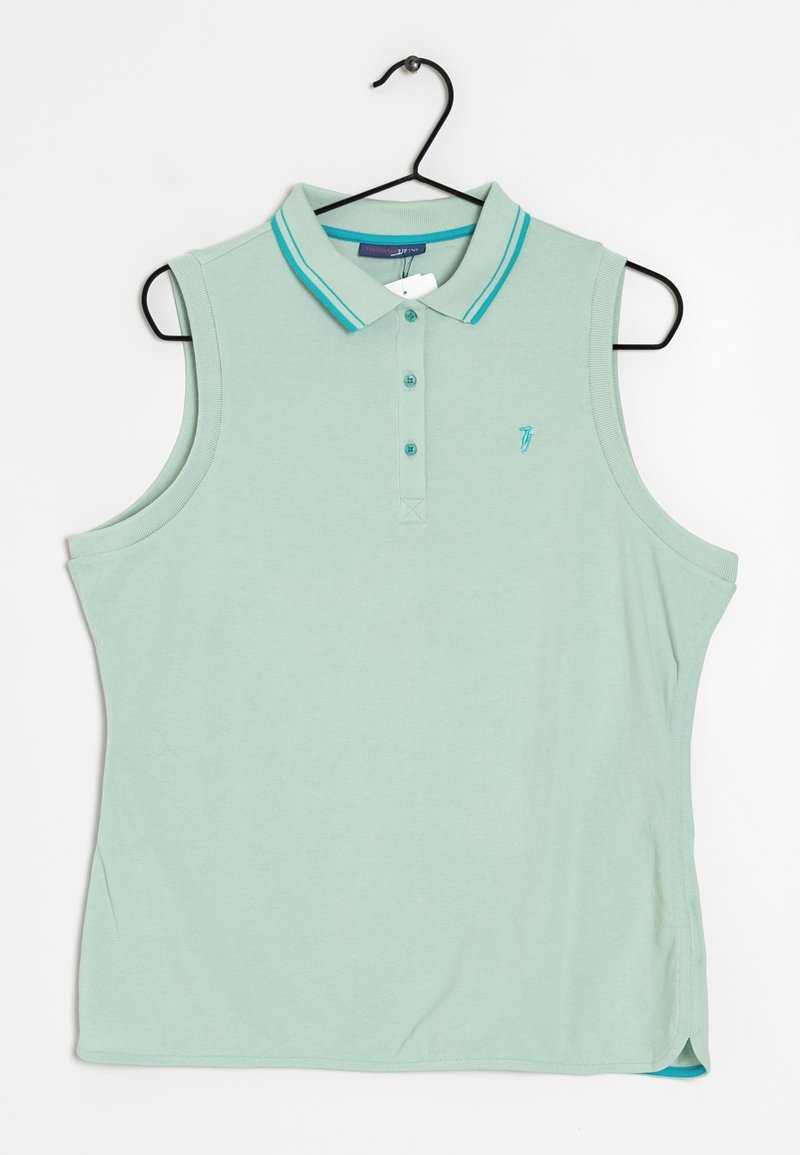 Bezrukawowa jasnooliwkowa koszulka polo z dwoma turkusowymi paskami na kołnierzyku, trzema guzikami i małym haftowanym logo na lewej piersi, wisząca na czarnym wieszaku.