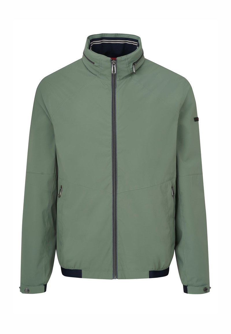 Veste légère verte avec un col montant, fermeture éclair à l'avant et deux poches latérales. Présente un contraste de bordure sombre au niveau de l'ourlet et des poignets.