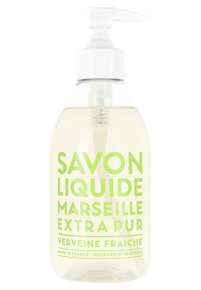 Flacone trasparente di sapone liquido con corpo translucido, di colore giallo chiaro, e testo verde in grassetto. L'etichetta include i dettagli del prodotto in francese.