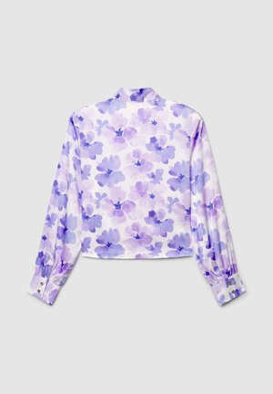 Camicia cropped a maniche lunghe in seta bianca con motivo floreale lilla, dotata di polsini con bottoni e un colletto.