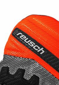 Reusch Torwarthandschuhe mit leuchtend orangefarbener, strukturierten Oberfläche und schwarzen Akzenten, ausgestattet mit einem Logoschild und einem strukturierten Griff für verbesserte Leistung.