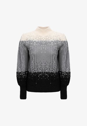 Maglione lavorato a maglia con un colletto alto, caratterizzato da una sfumatura che va dal crema al grigio fino al nero, decorato con paillettes e motivi a treccia testurizzati.