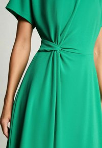 Lipsy REGULAR FIT-KNOT SIDE MIDI - Žerzejové šaty - green