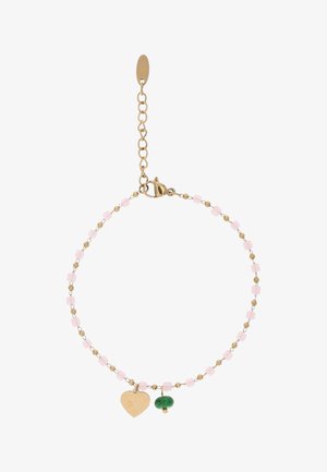 Delikatna złota bransoletka z cienkim łańcuszkiem, ozdobiona małymi różowymi i złotymi koralikami, zawierająca złoty zawieszkę w kształcie serca oraz mały zielony kamień.