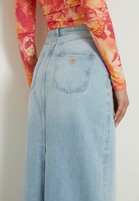 Guess WENONA BACK SPLIT - Falda larga - blau