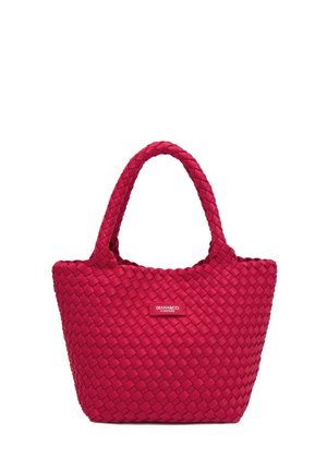 Borsa tote rossa intrecciata con due manici intrecciati e una piccola etichetta rettangolare con scritto "DIANAS&CO FIRENZE" sul davanti.