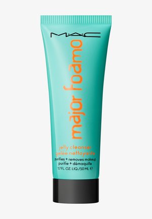 Tube de gel nettoyant MAC Major Cleamore en turquoise avec bouchon noir, étiqueté pour purifier et démaquiller, 50 ml.