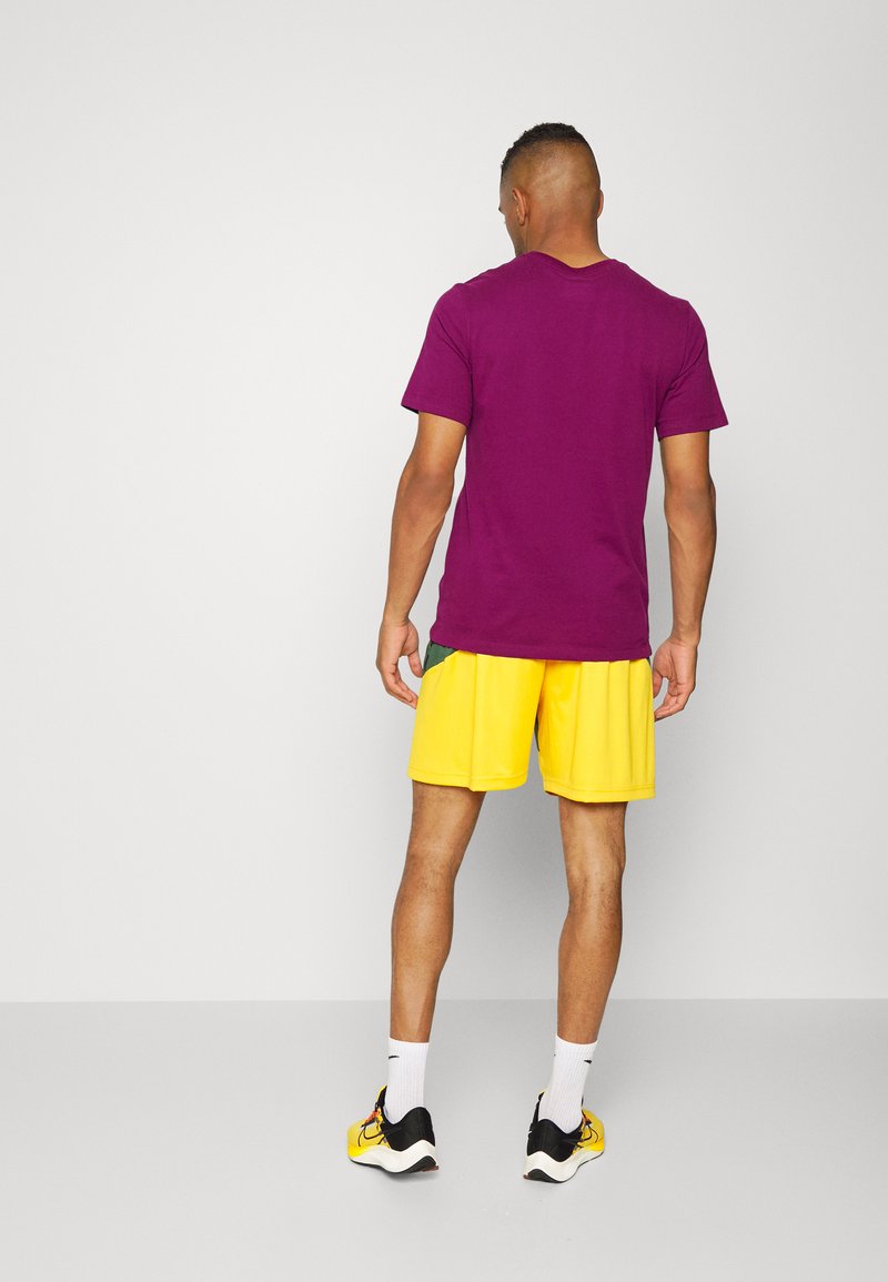 Herren Shirts | Nike Performance NFL GREEN BAY PACKERS MENS DRI-FIT SHORT kurze Sporthose university gold/grün - KI46884 Herren Shirts | Nike Performance NFL GREEN BAY PACKERS MENS DRI-FIT SHORT kurze Sporthose university gold/grün - KI46884