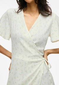 VILA VILOVIE WRAP DRESS - Robe de jour - egret