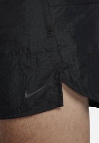 Nike Performance RUN STRIDE - Pantalón corto de deporte - black black