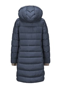 Dunkelblauer Puffermantel mit einer mit Pelz gefütterten Kapuze, gestepptem Design, langen Ärmeln und gerippten Strickbündchen. Hat eine verlängerte Silhouette.