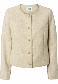 Veste en beige à motif en chevrons avec un col rond et six boutons décoratifs en ton doré. Tissu doux et coupe ajustée avec des manches longues.