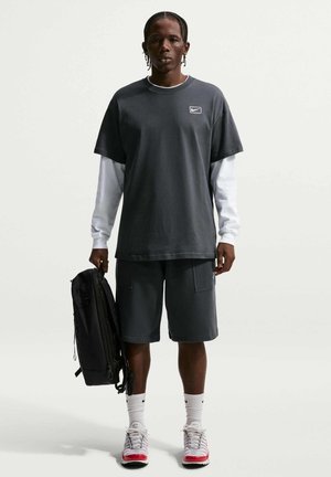 Nike Sportswear TEE - Nyomott mintás póló - anthracite