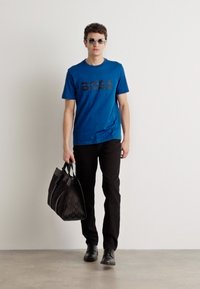 BOSS TEE - Apdrukāts T-krekls - open blue