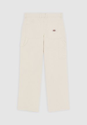 Pantaloni cargo beige chiaro realizzati in cotone, con una vestibilità dritta, numerose tasche e un piccolo logo del marchio sulla tasca posteriore.