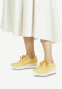 Tamaris LACE UP - Sneaker low - yellow