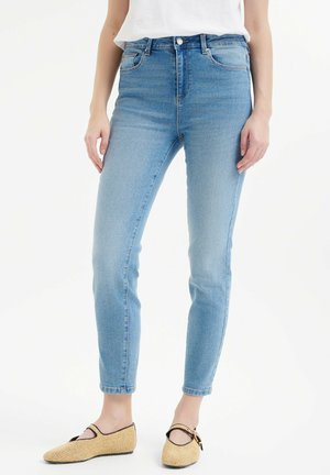 - Jeansy Slim Fit