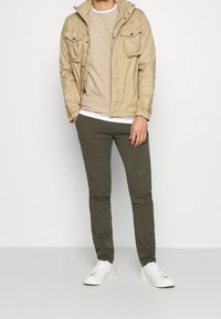 Schott Lehká bunda - sand