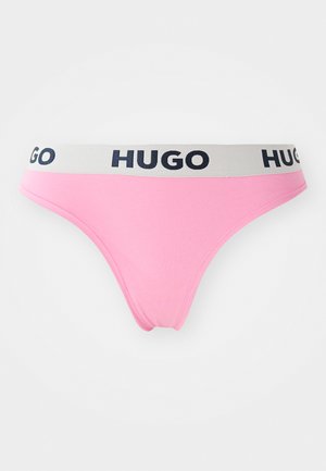Rosa Bikini-Höschen aus weichem Baumwollstoff, mit einem breiten grauen Bund, auf dem das "HUGO"-Logo in marineblau aufgedruckt ist. Glatte Textur und niedriger Schnitt.