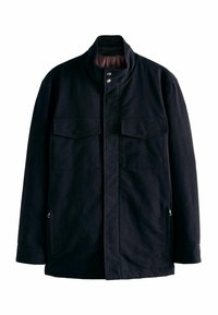 Jachetă de un albastru închis, fabricată dintr-un material texturat, având un guler înalt, două buzunare aplicate și butoane metalice argintii. Design simplu, cu linii curate.