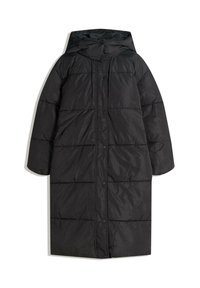 Parka nera con cappuccio, caratterizzata da una silhouette lunga, design trapuntato e chiusura a bottoni a pressione, realizzata in un materiale liscio e lucido.