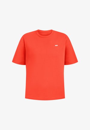 Helles orange T-Shirt mit kurzem Arm und Rundhalsausschnitt, mit einem kleinen weißen und roten Logo auf der linken Brust.