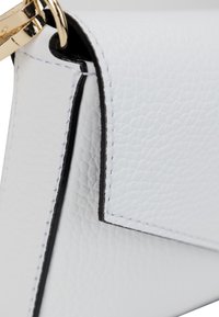 usha Borsa a mano - optish weiss