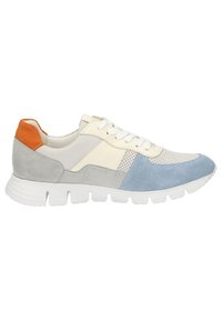 Baskets à lacets avec un mélange de daim et cuir blanc, gris, bleu et orange, dotées d'un design perforé et d'une semelle en caoutchouc légère.