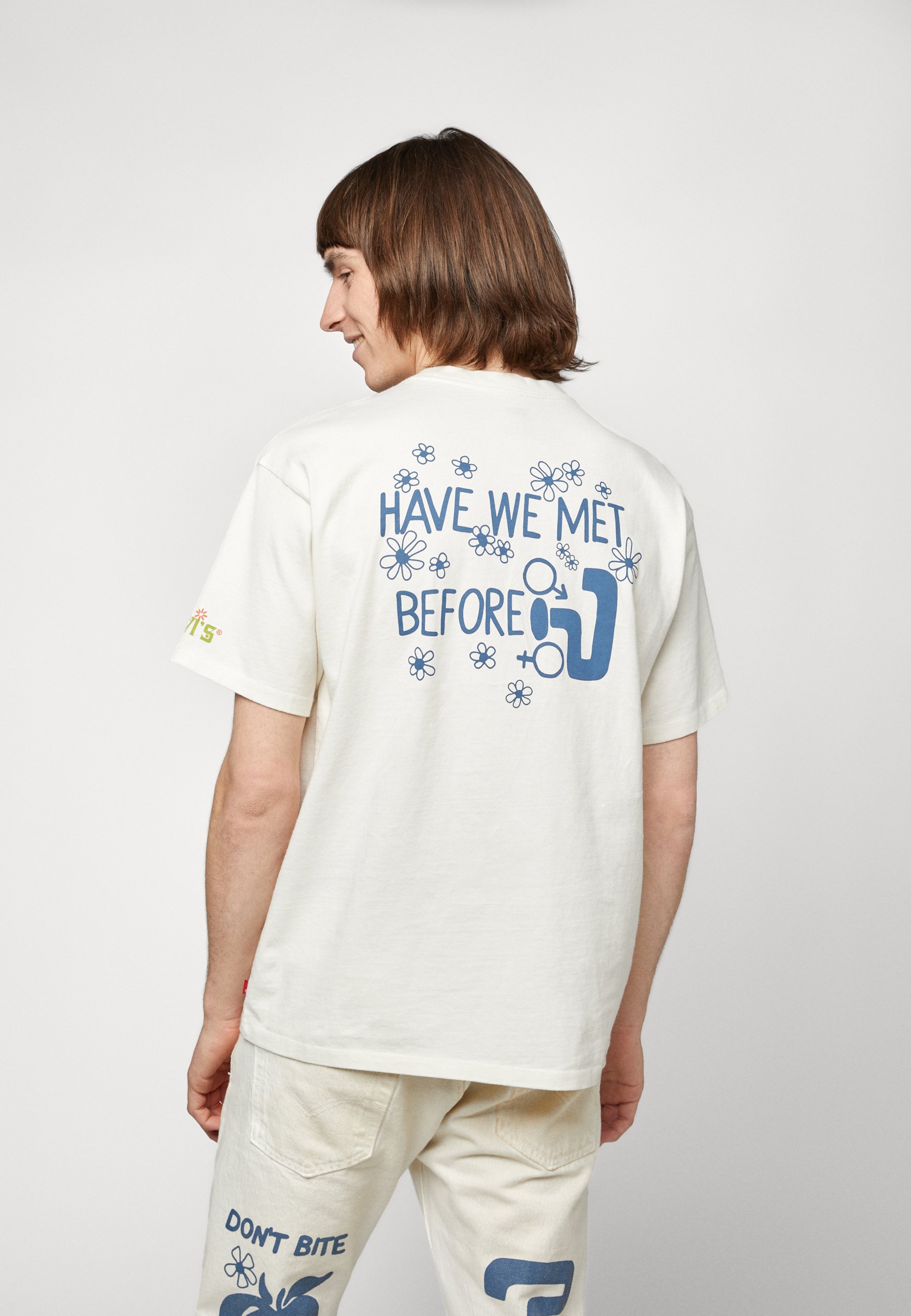 Levi's® VINTAGE FIT GRAPHIC TEE CRAZY LEGS UNISEX - Camiseta estampada -  egret/tierra - Zalando.es
