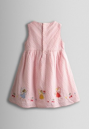 Rózsaszín pamut ruha texturált kockás mintával, húzott derékrésszel és hímzett tündérekkel, virágos részletekkel az alsó szegélyen.