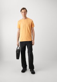 JOOP! Jeans ALPHIS - Paprasti marškinėliai - pastel orange