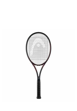 Schwarzer und dunkelroter Tennisschläger mit umwickeltem Griff und verflochtenen Saiten, zentriert auf weißem Hintergrund.