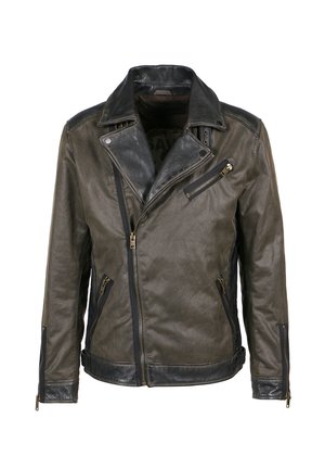 Chaqueta de motorista de cuero en oliva oscuro con acentos en negro. Cuenta con un cuello con muesca, cremalleras asimétricas y cuatro bolsillos. Textura suave.