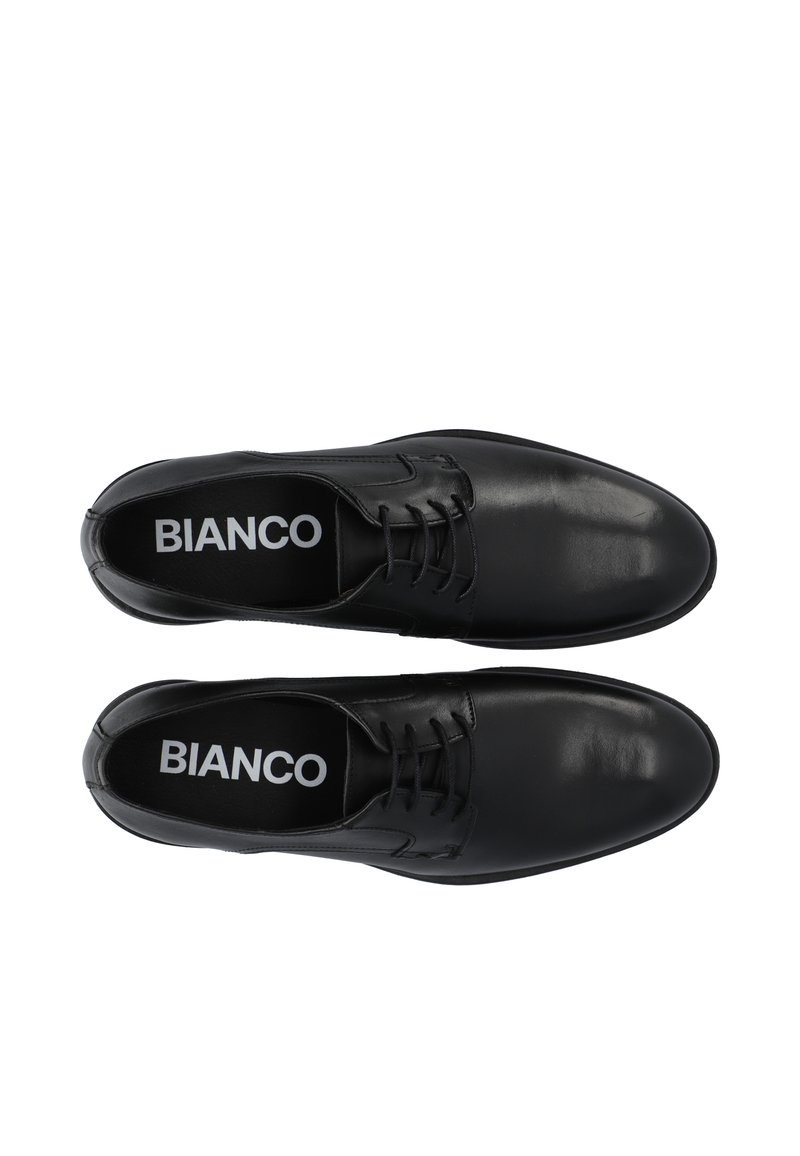 Chaussures habillées en cuir noir avec une finition lisse, bout rond et design à lacets. Présentent une semelle intérieure rembourrée avec le logo "BIANCO".