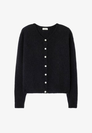 Ciemnoniebieski kardigan wykonany z miękkiego, puszystego materiału. Posiada dekolt w serek i siedem białych guzików z przodu. Długie rękawy, swobodny krój.