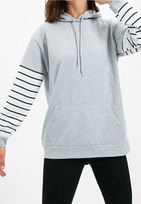 Trendyol Jersey con capucha - grey