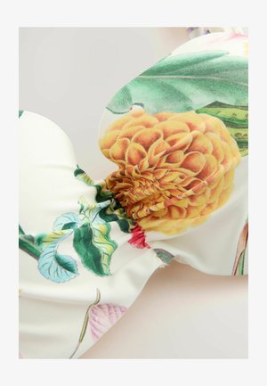 Pehmendusega bikiinitoop, millel on lillemuster kollaste ja roosade lilledega valgel taustal, valmistatud siledast ja venivast kangast.