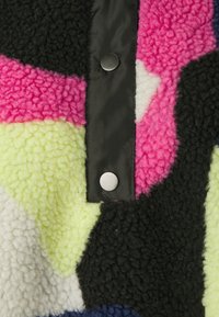 ONLY Petite ONLAMY TEDDY - Flisinis džemperis - cloud dancer/multi color