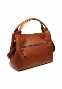 Braune Lederhandtasche mit doppelten Obergriffen, einer horizontalen Reißverschlusstasche auf der Vorderseite und einem abnehmbaren Schulterriemen vor einem weißen Hintergrund.