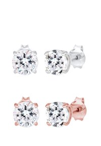 Orecchini a stud rotondi, con cristalli trasparenti incastonati in metallo argento e oro rosa. Ogni orecchino presenta quattro griffe e una finitura liscia.