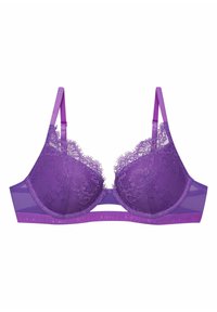 Fioletowy stanik koronkowy z przezroczystymi miseczkami, regulowanymi ramiączkami i elastycznym pasem z logo. Złożona koronka na brzegach i kwiatowy wzór na miseczkach.